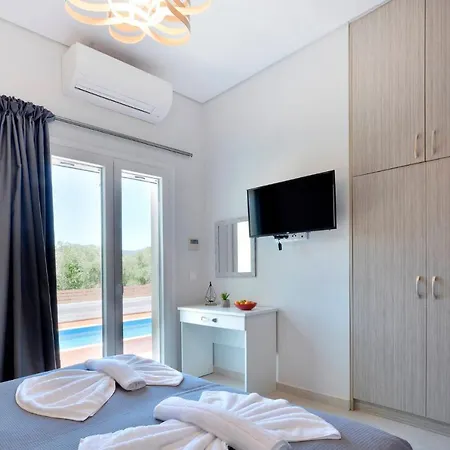 Willa Bratou Ignis Sleeps 6 With Parking