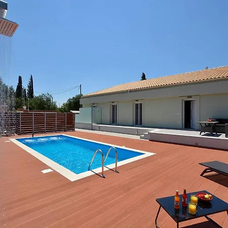 Bratou Ignis Sleeps 6 With Parking * Episkopiana (Corfu)