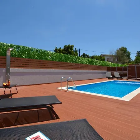 Bratou Ignis Sleeps 6 With Parking Willa