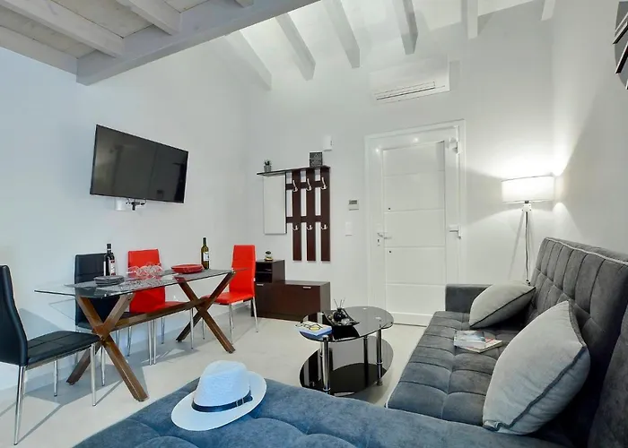 Villa Bratou Ignis Sleeps 6 With Parking
