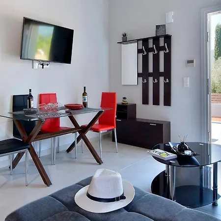 Bratou Ignis Sleeps 6 With Parking * Episkopiana (Corfu)