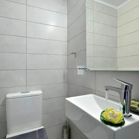 Bratou Ignis Sleeps 6 With Parking Episkopiana (Corfu)