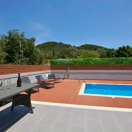 Bratou Ignis Sleeps 6 With Parking