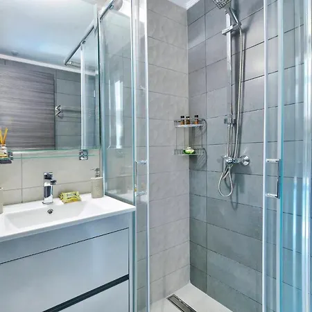 Bratou Ignis Villa *