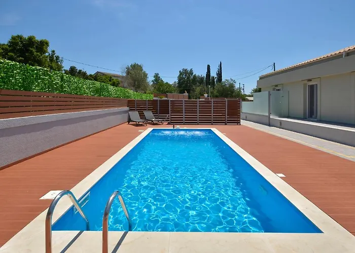 Bratou Ignis Sleeps 6 With Parking Episkopiana (Corfu)