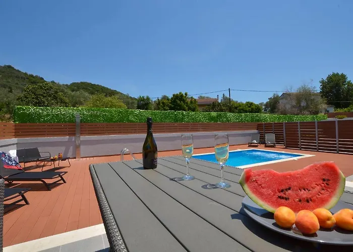 Bratou Ignis Sleeps 6 With Parking Vila *
