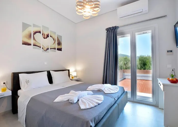Bratou Ignis Sleeps 6 With Parking Vila Episkopiana (Corfu)